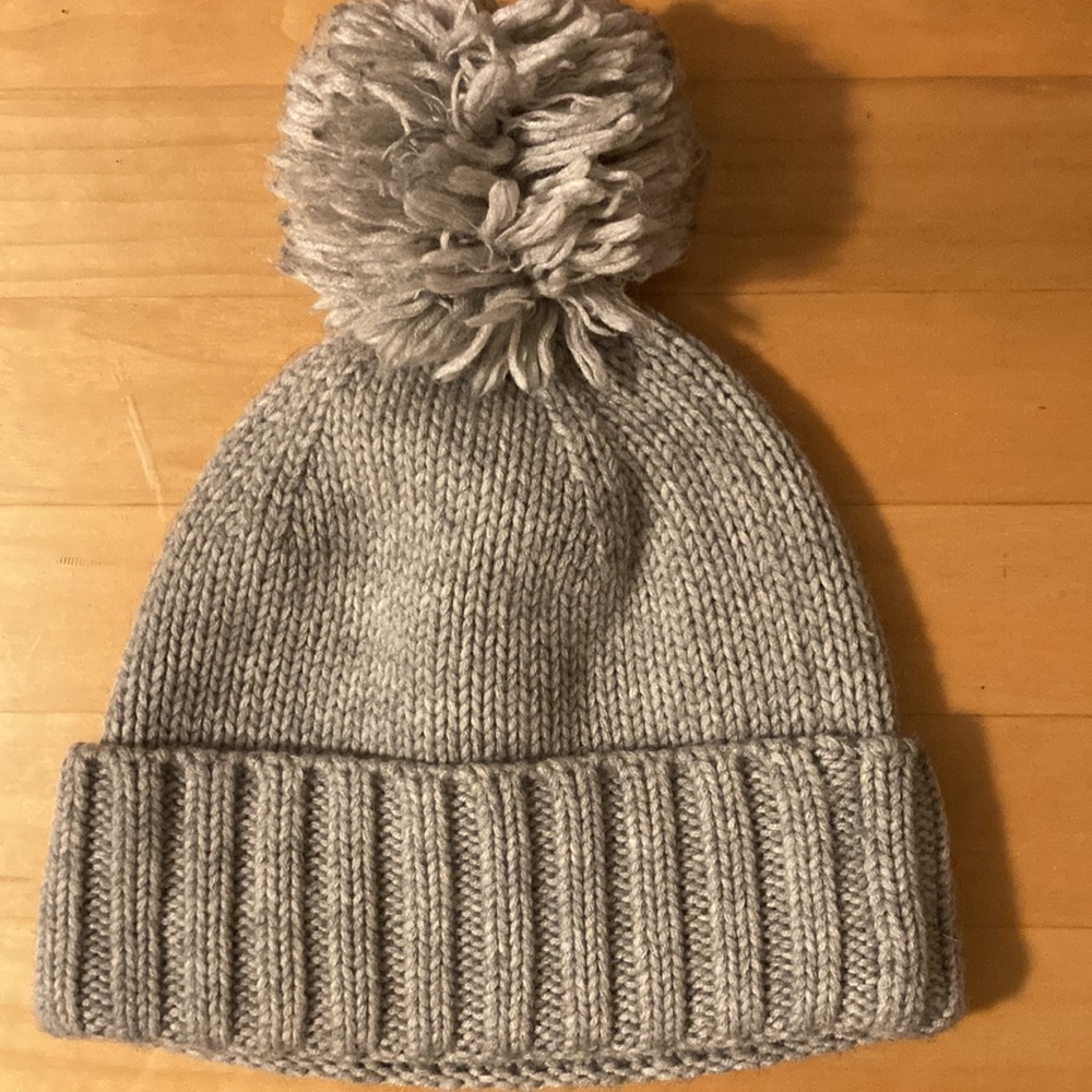 Ugg hat - Picture 2 of 4